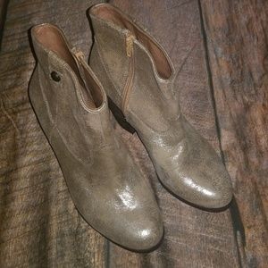 NWOT Burnished Gold Leather Cowboy Bootie in 10W